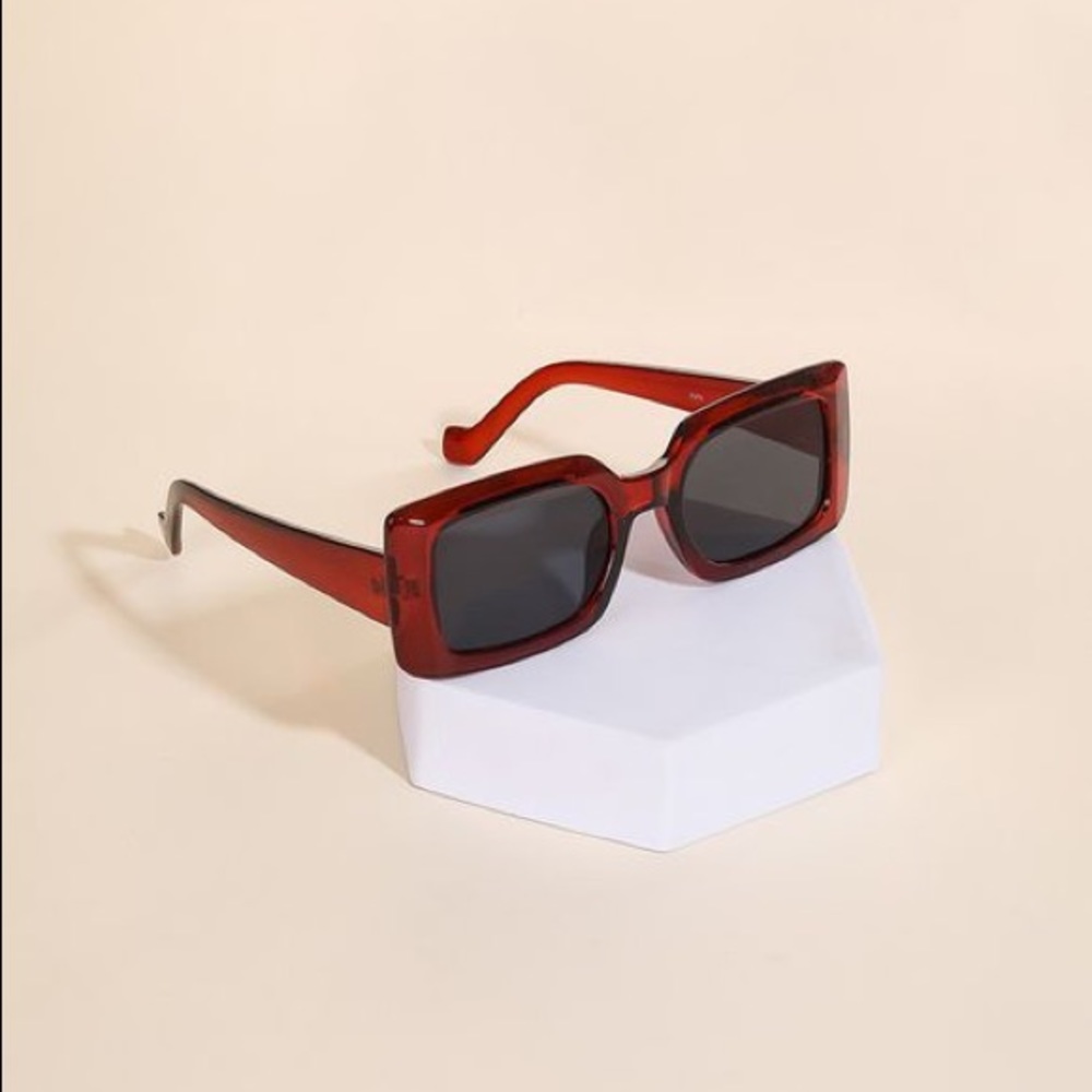 New Square Shaped Fashion Sunglasses In Red